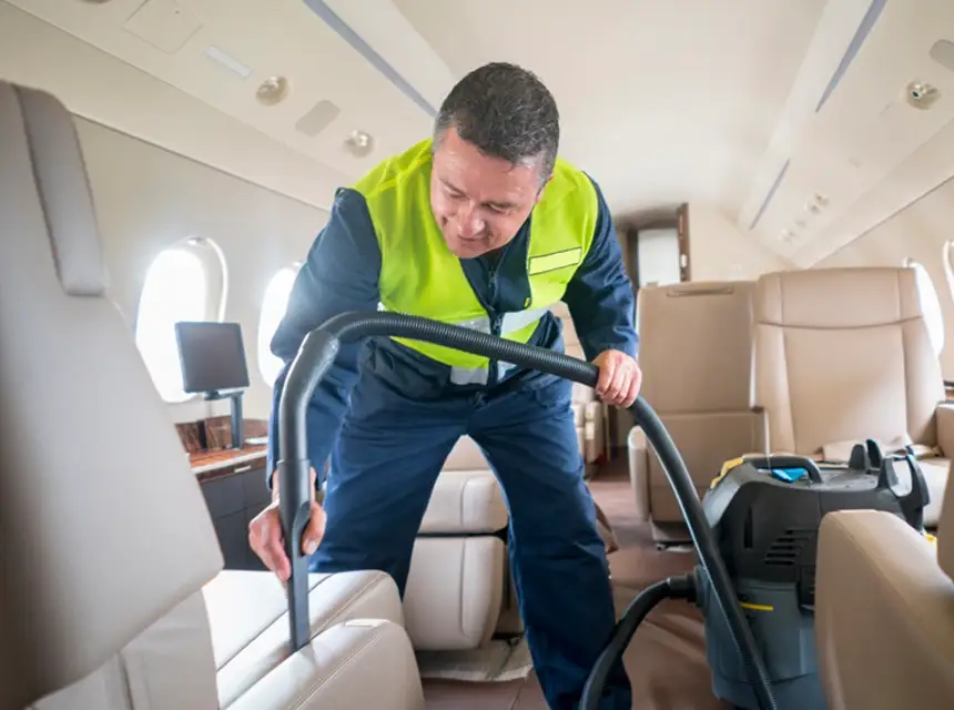 schoonmaak-vliegtuigen-schiphol-vacature.webp
